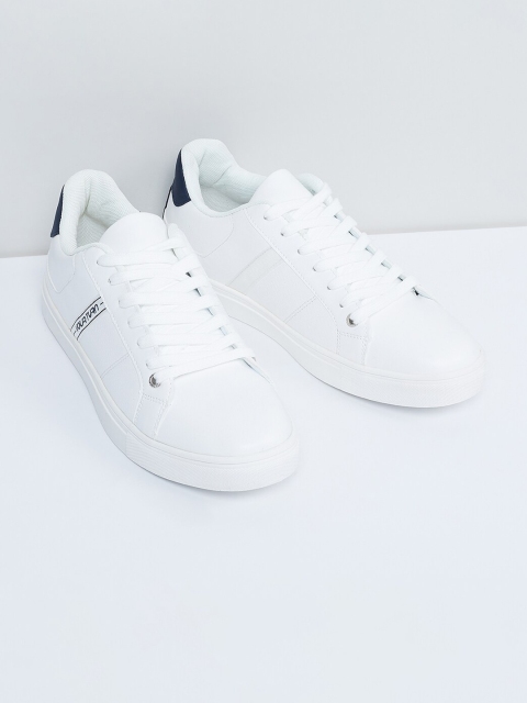 

max Men White Sneakers