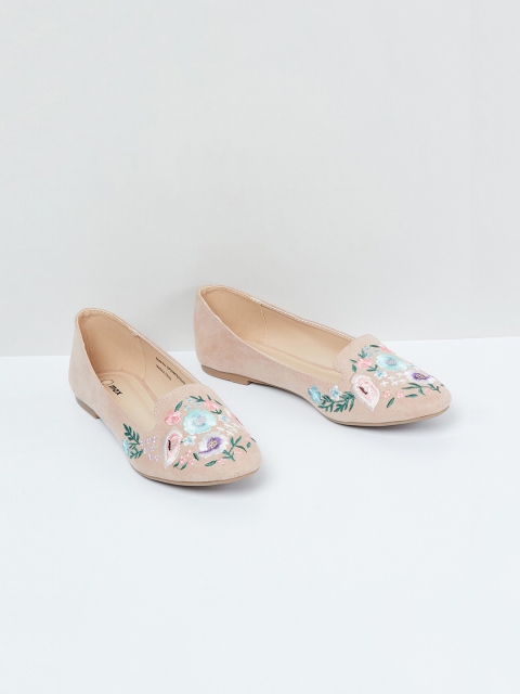 

max Women Beige & Green Embroidered Ballerinas
