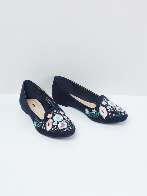 

max Women Navy Blue Textured Embroidered Ballerinas