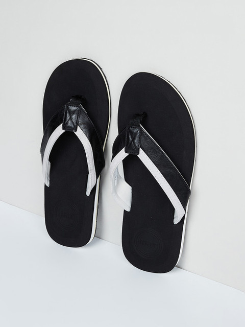 

max Men Black & White Striped Thong Flip-Flops