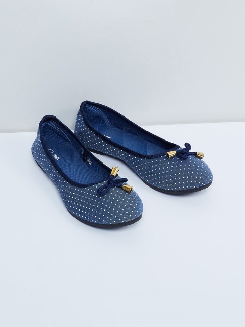 

max Women Navy Blue Printed Ballerinas
