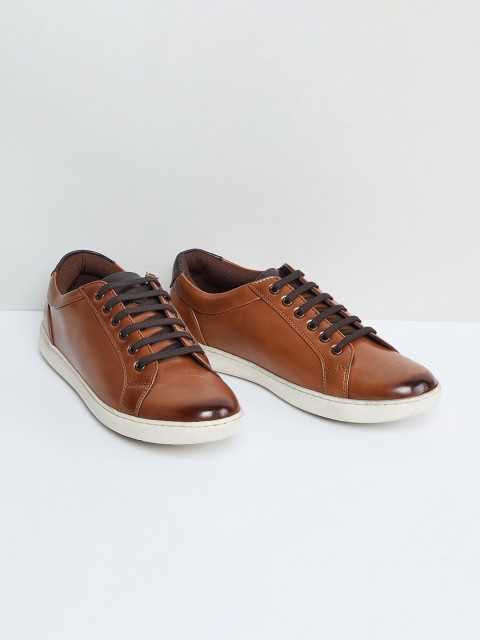 

max Men Tan Brown Sneakers