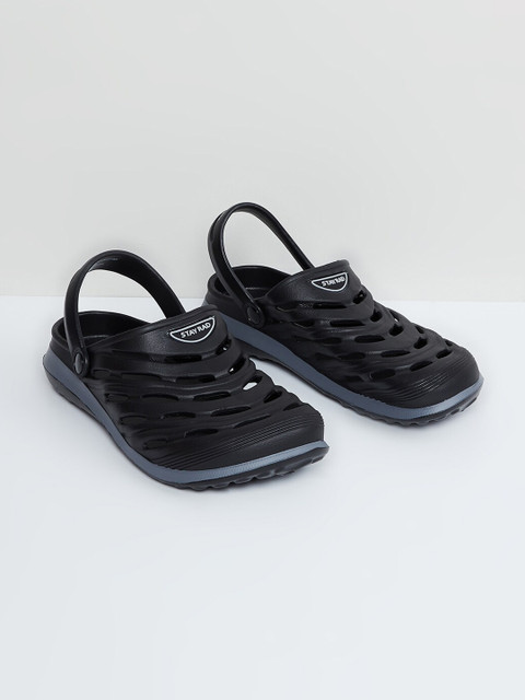 

max Men Black Solid Clogs