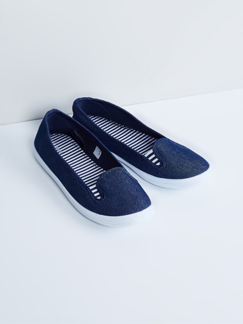 

max Women Navy Blue Solid PU Ballerinas