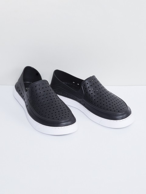 

max Men Black Perforated Slip-On Casual Sneakers