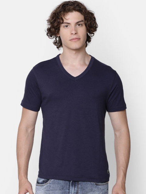 

IMYOUNG Men Navy Blue Solid V-Neck T-shirt