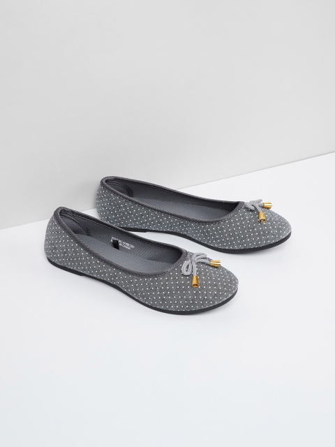 

max Women Grey Printed Ballerinas