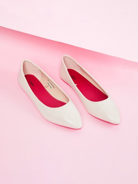 

max Women Off-White Solid Ballerinas