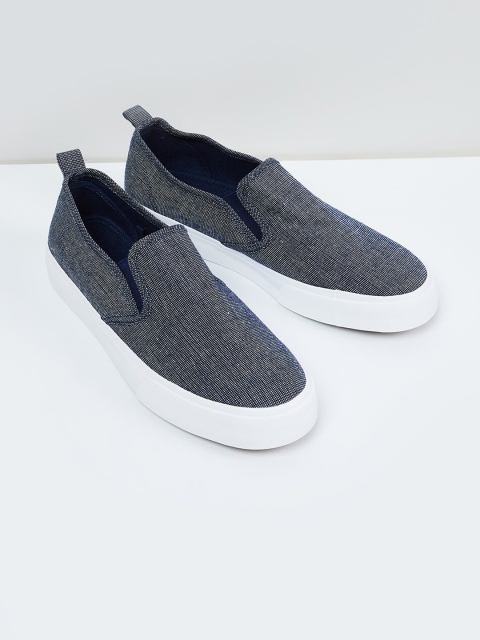 

max Men Blue Slip-On Sneakers