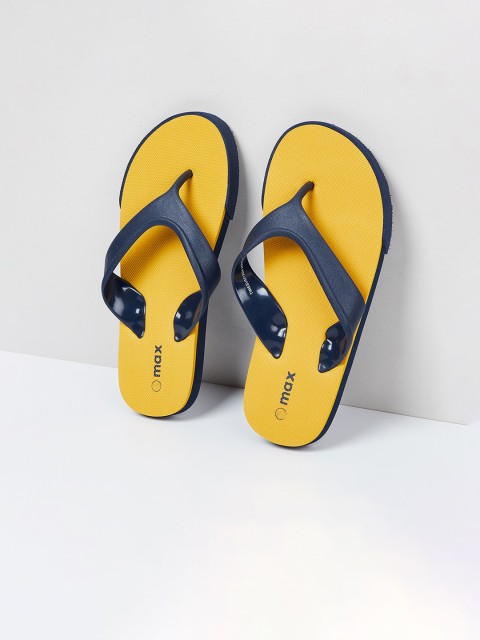 

max Men Yellow Solid Thong Flip-Flops