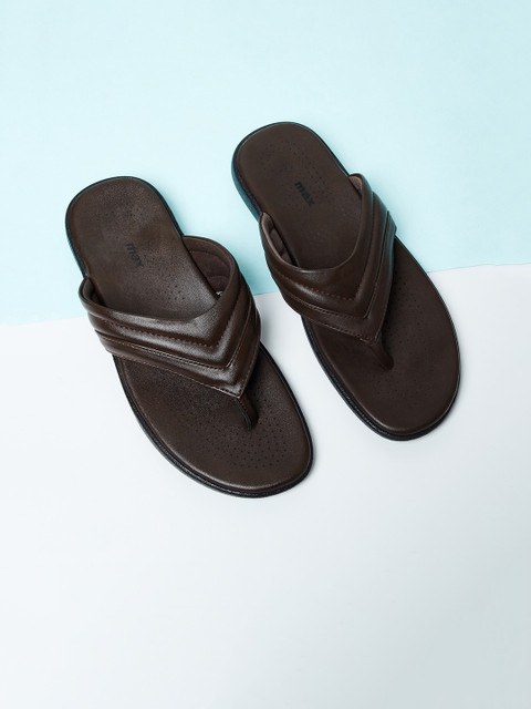 

max Men Brown Comfort Sandals