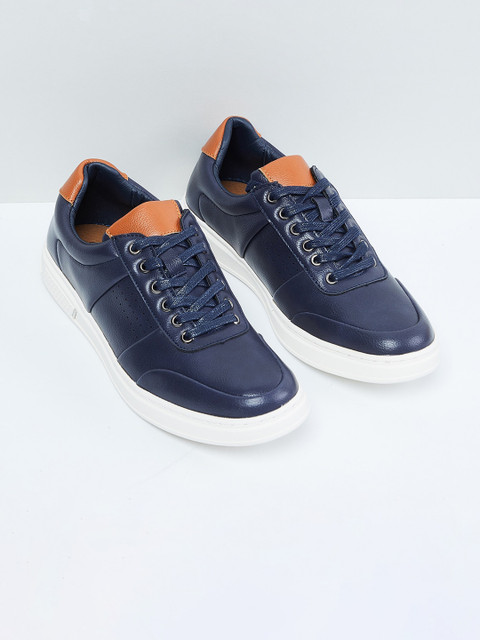 

max Men Navy Blue & Brown Colourblocked Sneakers