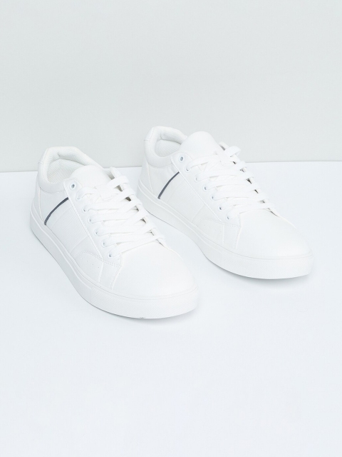 

max Men White Sneakers