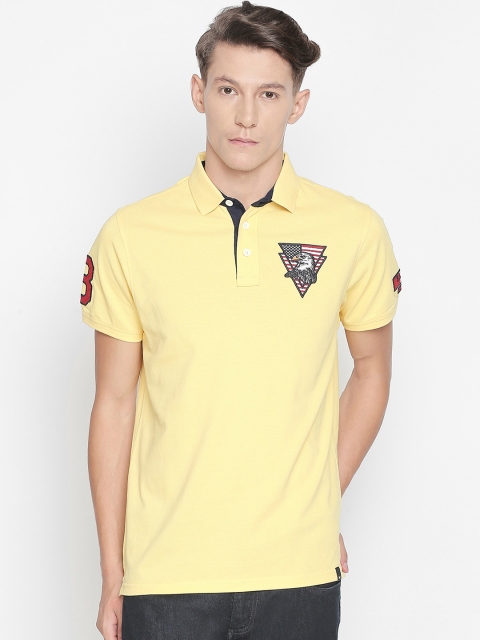

Basics Men Yellow Solid Round Neck T-shirt
