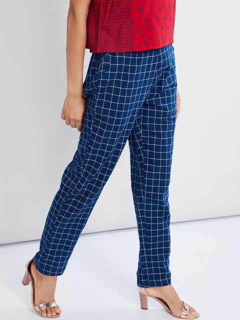 

max Women Blue Regular Fit Checked Regular Trousers