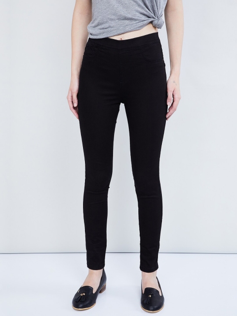 

max Women Black Solid Skinny-Fit Jeggings
