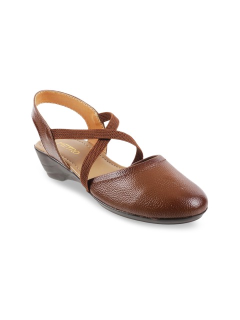 

Metro Women Brown Solid Sandals