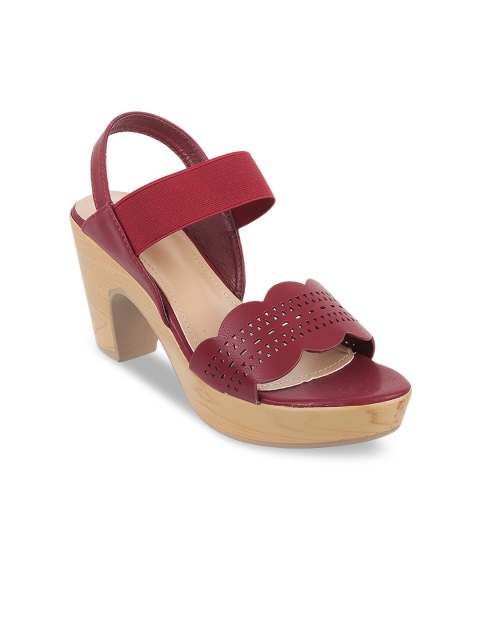 

Metro Women Maroon Textured Sandals