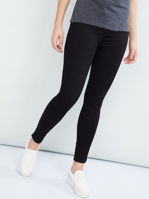 

max Women Black Solid Skinny-Fit Jeggings
