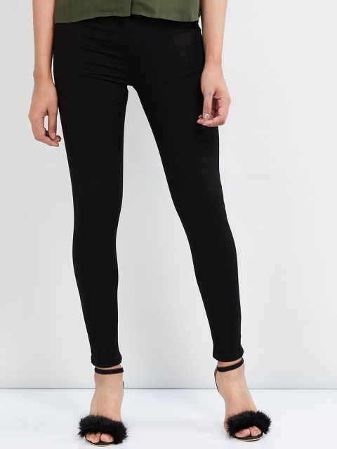 

max Women Black Solid Skinny-Fit Jeggings