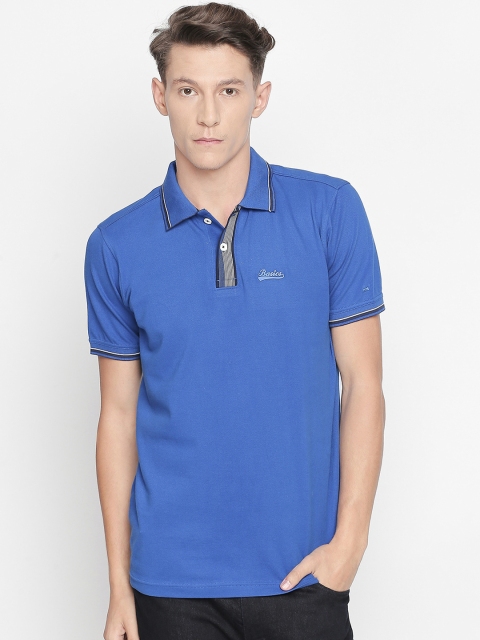 

Basics Men Blue Solid V-Neck T-shirt