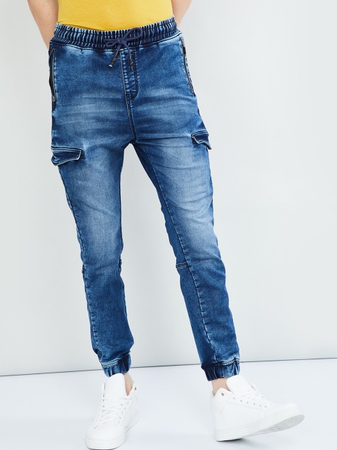 

max Men Blue Jogger Mid-Rise Clean Look Jeans