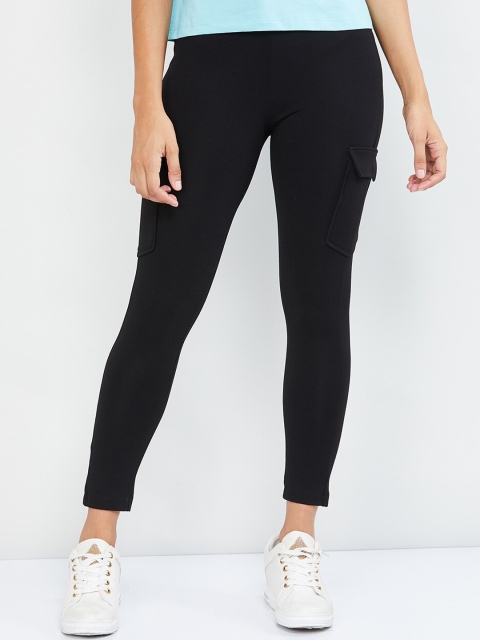 

max Women Black Solid Skinny-Fit Treggings