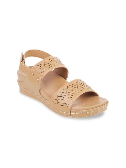 

Metro Women Tan Solid Sandals