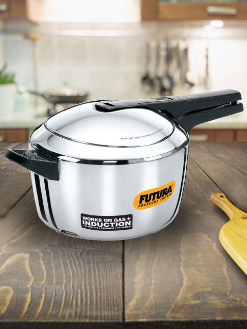 

Hawkins Silver-Toned Futura Stainless Steel Pressure Cooker With Induction Compatible Base 5.5 Ltr