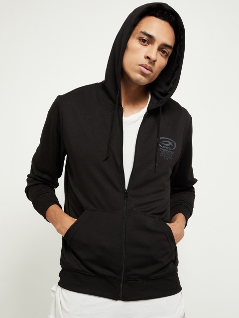 

max Men Black Solid Hooded Sweatshirt