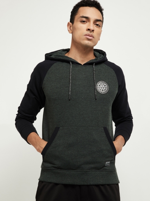 

max Men Green Solid Hooded Sweatshirt