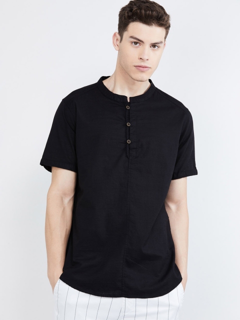 

max Men Black Solid Round Neck T-shirt