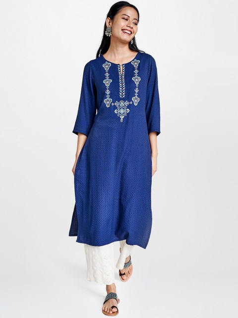 

Global Desi Women Blue Embroidered Straight Kurta