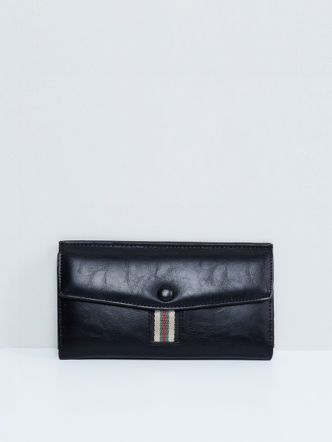 

max Women Black Solid Envelope