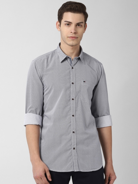 

Peter England Casuals Men Grey & Black Regular Fit Printed Casual Shirt