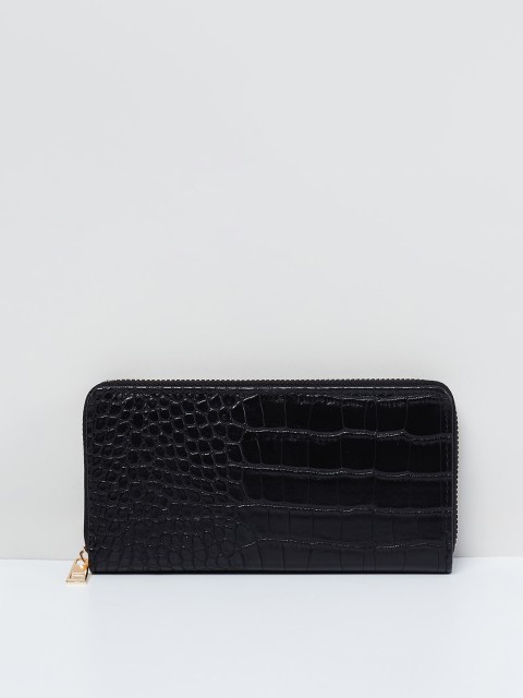 

max Women Black Textured Zip Around Wallet