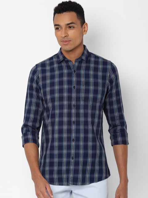 

Solly Jeans Co. Men Navy Blue & Off-White Regular Fit Checked Casual Shirt