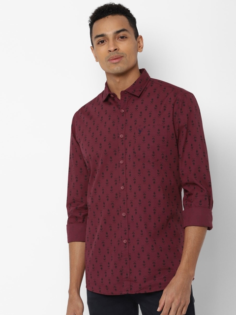 

Solly Jeans Co. Men Maroon & Black Regular Fit Printed Casual Shirt