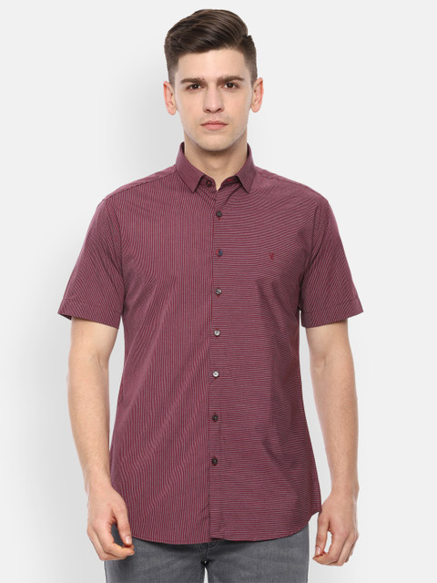 

V Dot Men Maroon Regular Fit Striped Casual Shirt
