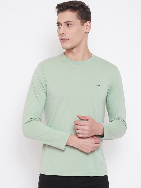 

Okane Men Green Solid Round Neck T-shirt