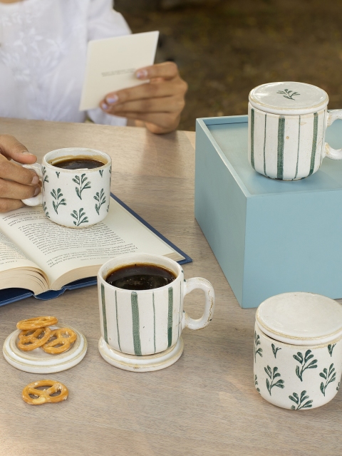 

ellementry White Set Of 4 Printed Neve Sage Tea Cups With Lids, Off white