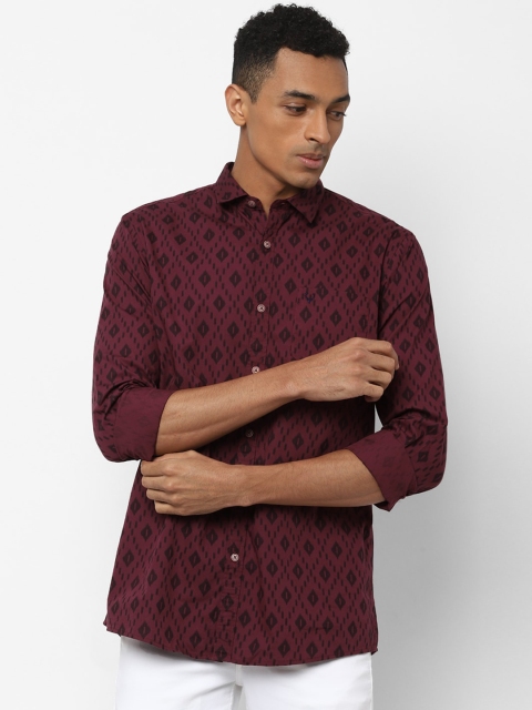 

Solly Jeans Co. Men Maroon & Black Regular Fit Printed Casual Shirt