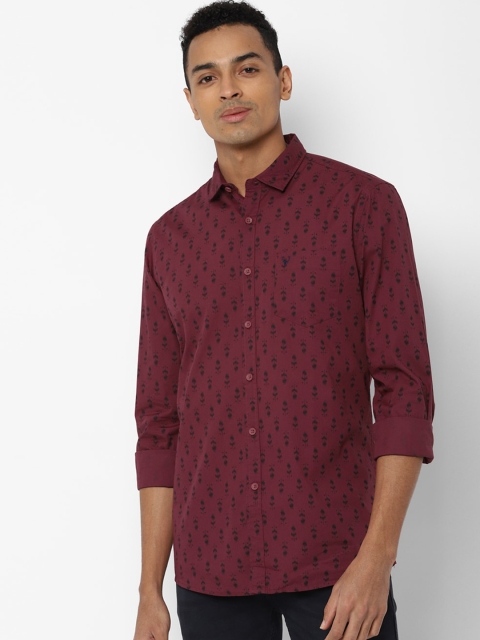 

Solly Jeans Co. Men Maroon & Black Regular Fit Printed Casual Shirt