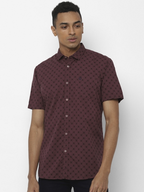 

Solly Jeans Co. Men Maroon Regular Fit Printed Casual Shirt