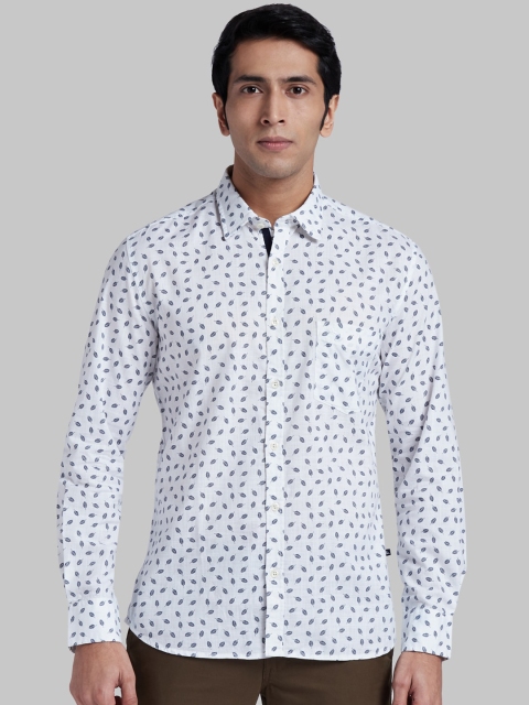 

Parx Men White & Blue Regular Fit Printed Casual Shirt