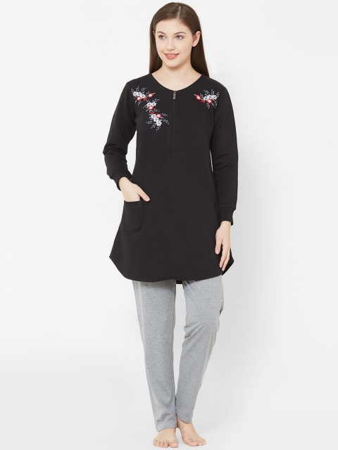 

Juliet Women Black & Grey Printed Night suit