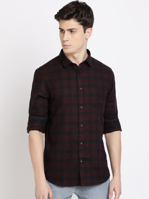 

TED HARBOR Men Maroon & Black Slim Fit Checked Casual Shirt