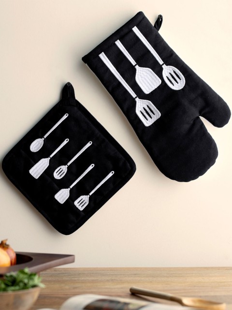 

ellementry Set Of 2 Black & White Printed Glove & Pot Holder