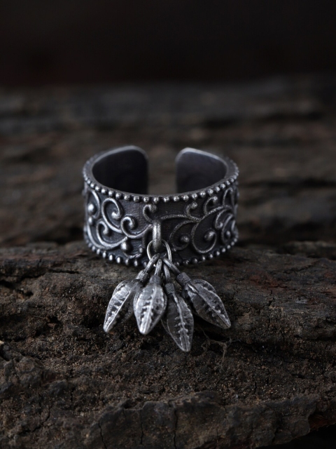 

Fabstreet Silver-Plated Oxidized Adjustable Finger Ring