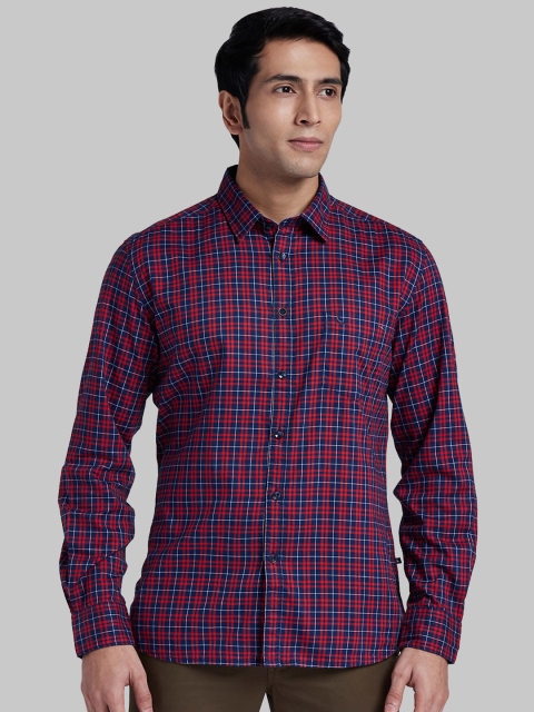 Parx Men Red & Navy Blue Regular Fit Checked Casual Shirt